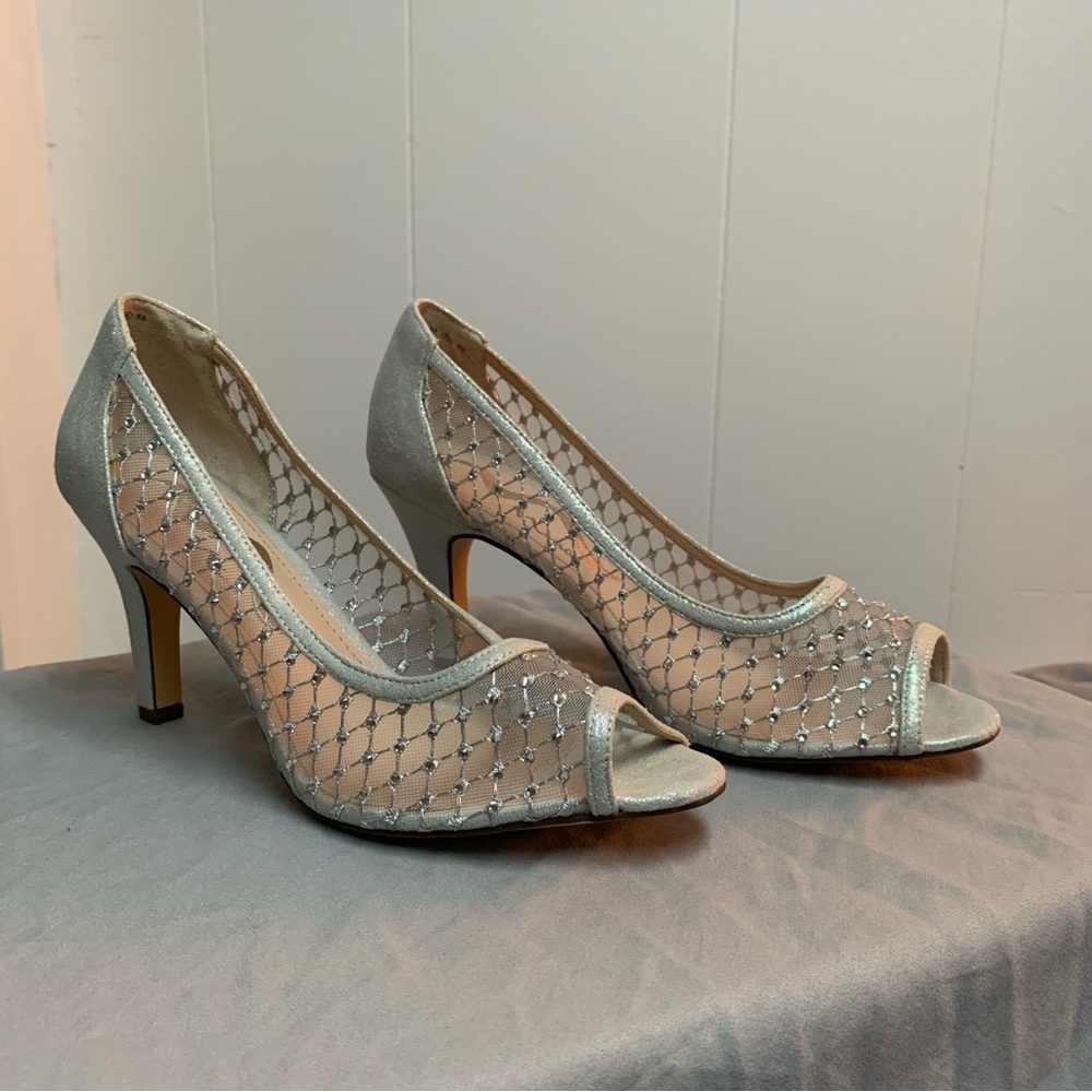 Women’s 8 Nina Silver Heel with Rhinestone + Peep toe